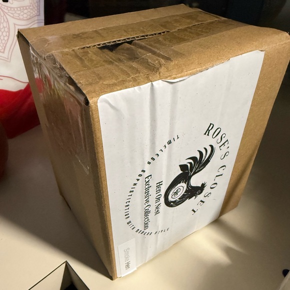 Rose’s Closet Smoke (gray) hen on nest with original box *Callouts* - Picture 12 of 13